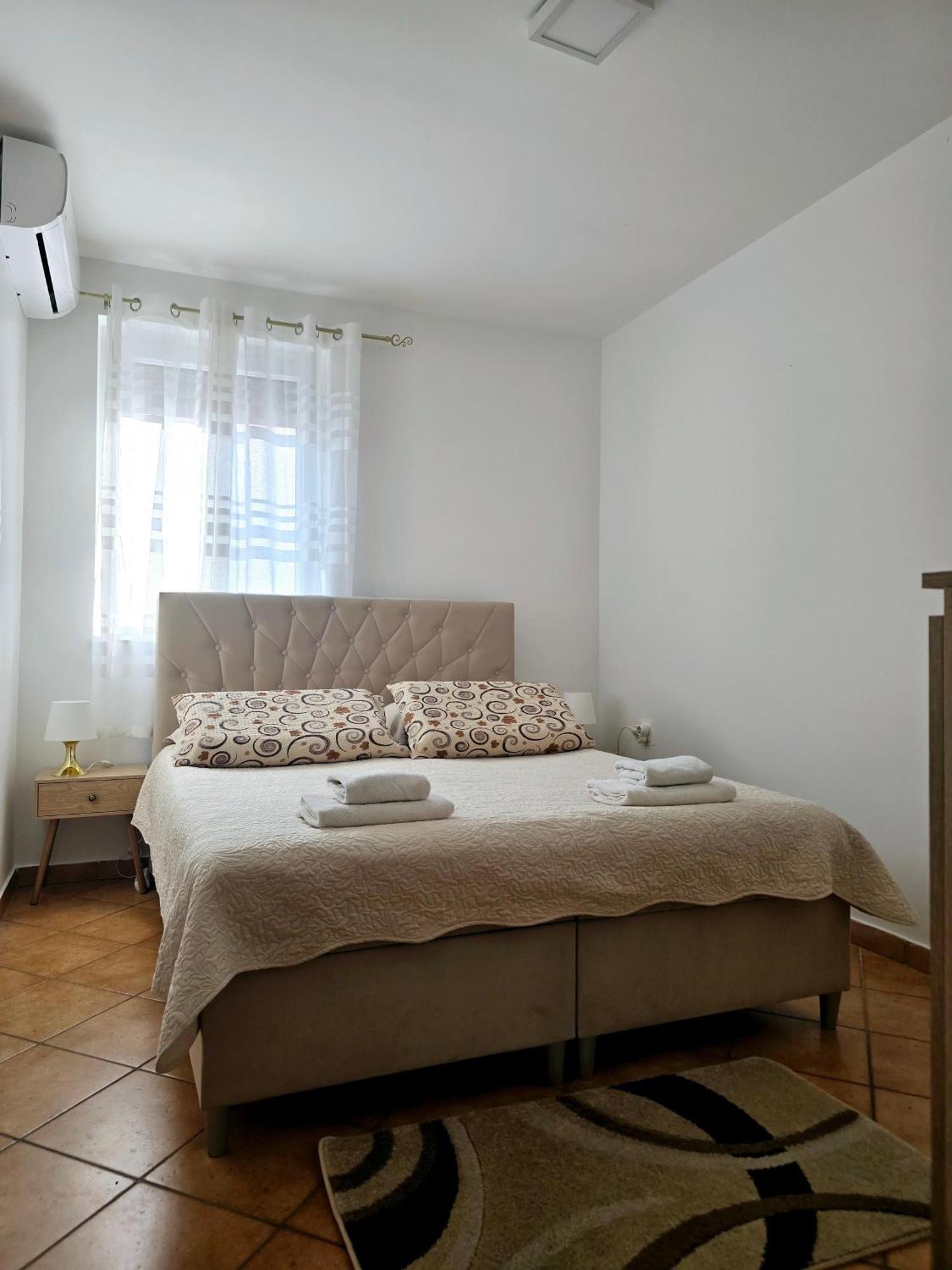 Apartment Vugica *